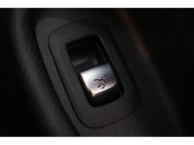 Ｃクラス Ｃ１８０カブリオレスポーツレザエクスクルシブパッケジ　レザーＥＸＣ＆ＲＳＰ　後期　ＭＥコネ　赤本革＆エアスカーフ　赤幌　ＨＵＤ　ナビＴＶ　スマホ連携　Ｂカメラ　ＰＴＳ　ＤＳＲＣ　ＡＭＧエアロ／１９ＡＷ　ダイナミックＳ　エアバランスＰＫＧ　９ＡＴ　２年保証（29枚目）