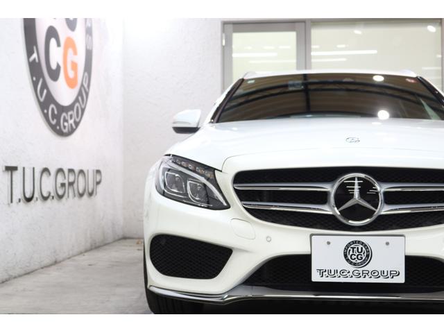 フロントグリルには伝統のスリーポインテッドスターマークを配置したスポーティーなデザインを採用しております！