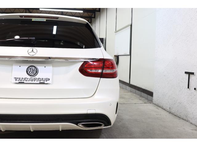 スクエアデザイン式デュアルエキゾーストエンドからは迫力のマフラーサウンドを奏でます！