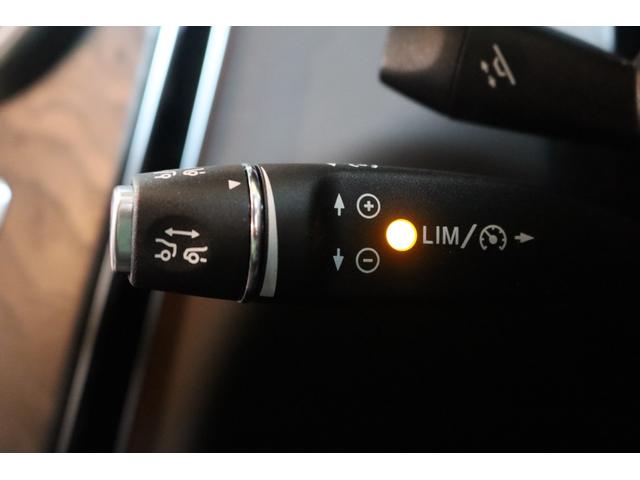 前方の車両の位置を検知し自動的に加減速を行うディスタンスパイロットシステムを搭載しております！前車追従型のクルーズコントロールです！