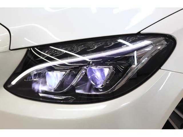 インテリジェントライトシステムを搭載しておりますので、対向車のライトを検知しオートでハイローの切り替えを行うアダプティブハイビームアシスト機能を搭載しております！