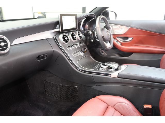 Cクラス C180カブリオレスポーツ レザEXC/RSP 1オ-ナ 赤本革&Sヒータ&エアスカ-フ 赤幌 HUD ナビTV BT音楽 Bカメラ PTS DSRC AMGエアロ/19AW ダイナミックS LEDヘッドライト 9AT 2年保証(3枚目)