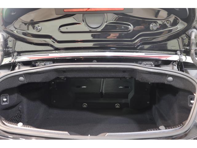 Cクラス C180カブリオレスポーツ レザEXC/RSP 1オ-ナ 赤本革&Sヒータ&エアスカ-フ 赤幌 HUD ナビTV BT音楽 Bカメラ PTS DSRC AMGエアロ/19AW ダイナミックS LEDヘッドライト 9AT 2年保証(8枚目)