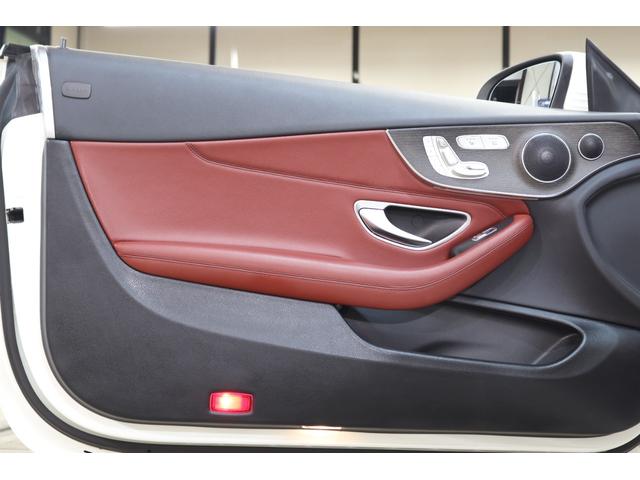 Ｃクラス Ｃ１８０カブリオレスポーツ　レザーＥＸＣ＆ＲＳＰ　１オーナー　後期型　ＭＥコネ　赤本革＆エアスカーフ　黒幌　ＨＵＤ　ナビＴＶ　スマホ連携　Ｂカメラ　ＰＴＳ　ＤＳＲＣ　ＡＭＧエアロ／１９ＡＷ　エアバランスＰＫＧ　９ＡＴ　２年保証付（22枚目）