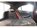 後部座席を倒すことでゴルフバックなどの長い荷物も積載可能な分割可倒式リアシートを採用しております！