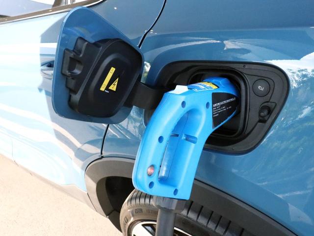 Ｃ４０リチャージ リチャージ　ツイン　電気自動車　パノラマルーフ　ピクセルＬＥＤ　社内使用　Ｇｏｏｇｌｅ　ｈａｒｍａｎ／ｋａｒｄｏｎ　前後シートヒーター　ステアリングホイールヒーター　ワイヤレススマホチャージ　パワーテールゲート　２０ＡＷ（11枚目）