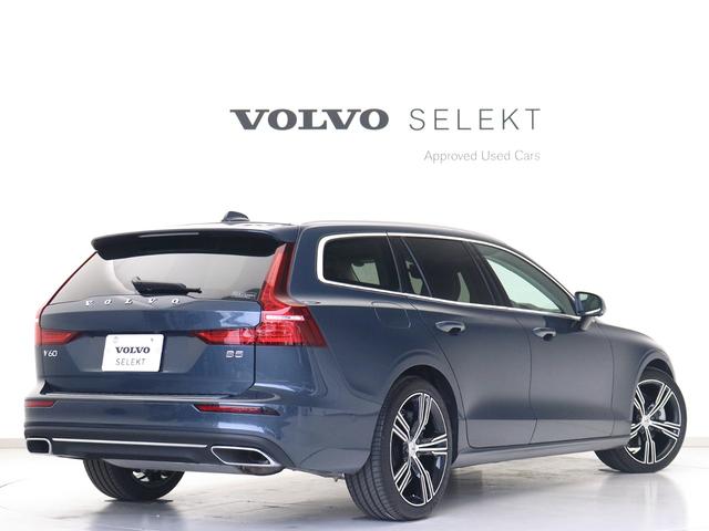 Ｖ６０ Ｂ５　インスクリプション　２０２２年モデル　４８Ｖ　クライメートＰＫＧ　１９インチダイヤモンドカットＡＷ　デニムブルーメタリック　前後シートヒーター　ステアリングホイールヒーター　ｈａｒｍａｎ／ｋａｒｄｏｎプレミアムサウンド（6枚目）