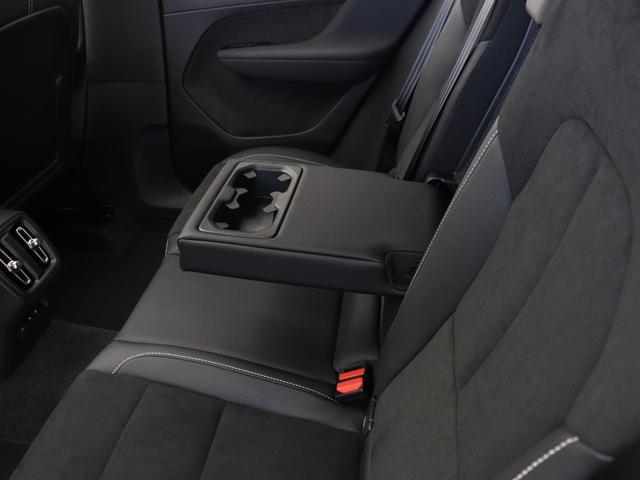 ＸＣ４０ Ｂ４　ＡＷＤ　Ｒデザイン　電動パノラマサンルーフ　専用スポーツサスペンション　前後純正ドラレコ　４８Ｖ　ｈａｒｍａｎ／ｋａｒｄｏｎ　１９インチＡＷ　前後シートヒーター　ステアリングヒーター　パワーテールゲート　３６０°カメラ（39枚目）