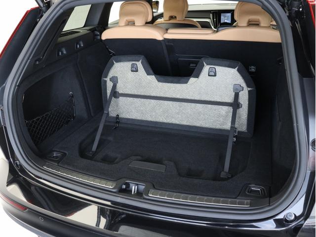 Ｖ６０ Ｔ５　インスクリプション　２０１９年モデル　ドラレコ　茶革　ｈａｒｍａｎ／ｋａｒｄｏｎ　シートエアコン　マッサージ機能　シートヒーター　３６０°カメラ　パワーテールゲート　ドリフトウッドパネル　１８インチダイヤモンドカットＡＷ（30枚目）