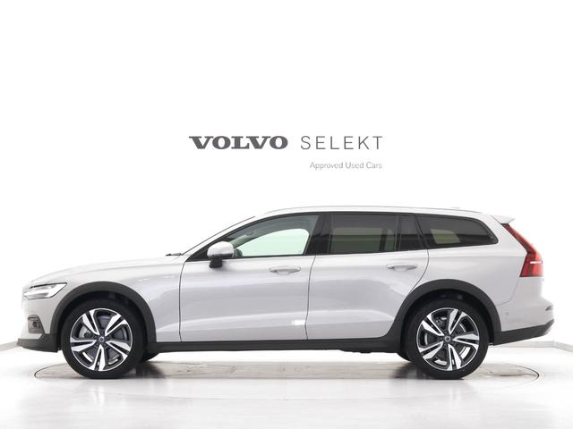 Ｖ６０ クロスカントリー　アルティメット　Ｂ５　ＡＷＤ　Ｇｏｏｇｌｅ搭載　ドラレコ　４８Ｖ　シルバードーンメタリック　１９インチダイヤモンドカットＡＷ　前後シートヒーター　シートエアコン　ステアリングヒーター　クリスタルシフトノブ　ドリフトウッドパネル（5枚目）