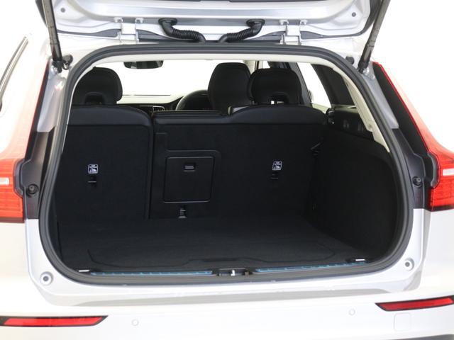 Ｖ６０ クロスカントリー　アルティメット　Ｂ５　ＡＷＤ　Ｇｏｏｇｌｅ搭載　ドラレコ　４８Ｖ　シルバードーンメタリック　１９インチダイヤモンドカットＡＷ　前後シートヒーター　シートエアコン　ステアリングヒーター　クリスタルシフトノブ　ドリフトウッドパネル（10枚目）
