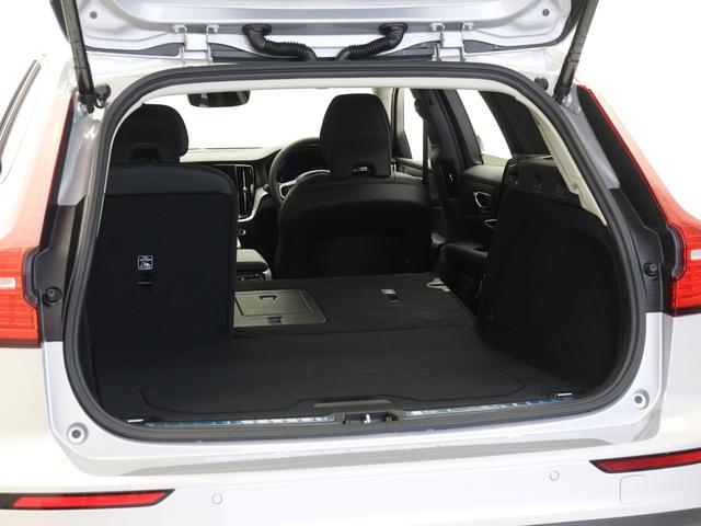 Ｖ６０ クロスカントリー　アルティメット　Ｂ５　ＡＷＤ　Ｇｏｏｇｌｅ搭載　ドラレコ　４８Ｖ　シルバードーンメタリック　１９インチダイヤモンドカットＡＷ　前後シートヒーター　シートエアコン　ステアリングヒーター　クリスタルシフトノブ　ドリフトウッドパネル（31枚目）