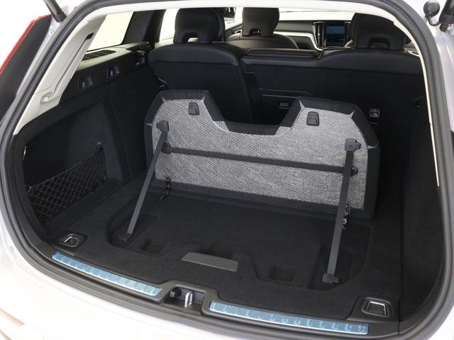 Ｖ６０ クロスカントリー　アルティメット　Ｂ５　ＡＷＤ　Ｇｏｏｇｌｅ搭載　ドラレコ　４８Ｖ　シルバードーンメタリック　１９インチダイヤモンドカットＡＷ　前後シートヒーター　シートエアコン　ステアリングヒーター　クリスタルシフトノブ　ドリフトウッドパネル（32枚目）