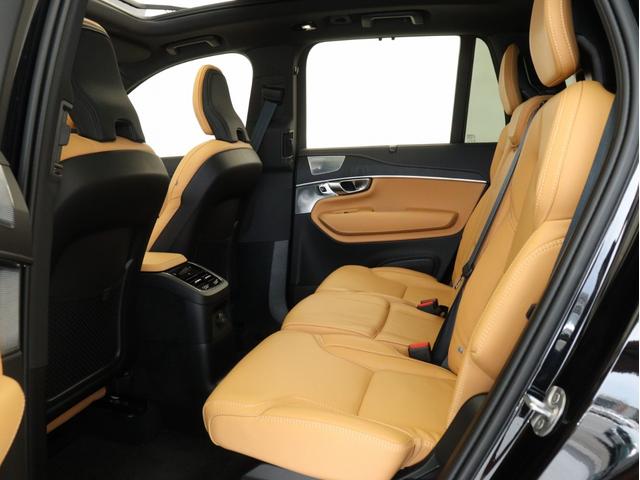 ＸＣ９０ リチャージアルテメットＴ８ＡＷＤプラグインハイブリド　ＰＨＥＶ　電動パノラマサンルーフ　Ｂ＆Ｗプレミアムサウンド　エアサス　３列７人乗り　Ｇｏｏｇｌｅ搭載　ドラレコ　クリスタルシフトノブ　ブラックアッシュウッドパネル　ベンチレーション機能　２２インチＡＷ（15枚目）