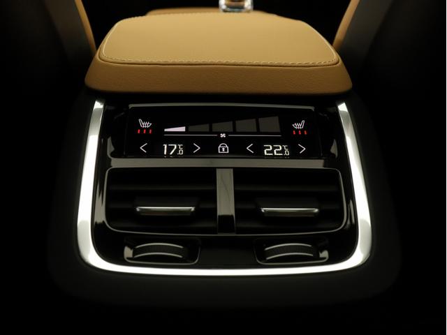 ＸＣ９０ リチャージアルテメットＴ８ＡＷＤプラグインハイブリド　ＰＨＥＶ　電動パノラマサンルーフ　Ｂ＆Ｗプレミアムサウンド　エアサス　３列７人乗り　Ｇｏｏｇｌｅ搭載　ドラレコ　クリスタルシフトノブ　ブラックアッシュウッドパネル　ベンチレーション機能　２２インチＡＷ（16枚目）