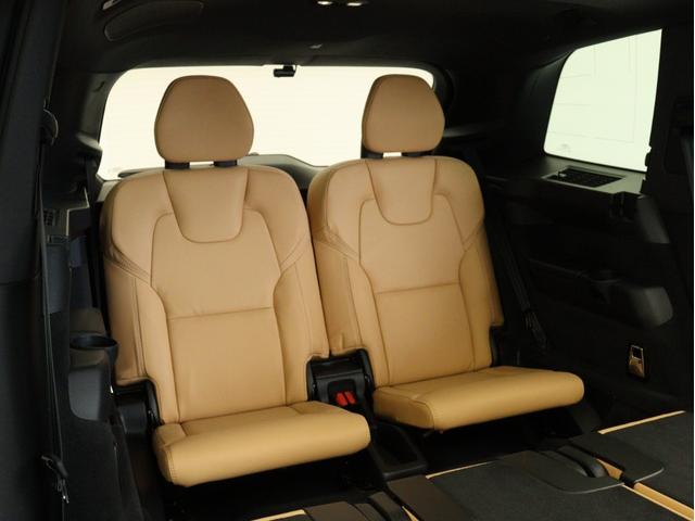 ＸＣ９０ リチャージアルテメットＴ８ＡＷＤプラグインハイブリド　ＰＨＥＶ　電動パノラマサンルーフ　Ｂ＆Ｗプレミアムサウンド　エアサス　３列７人乗り　Ｇｏｏｇｌｅ搭載　ドラレコ　クリスタルシフトノブ　ブラックアッシュウッドパネル　ベンチレーション機能　２２インチＡＷ（18枚目）