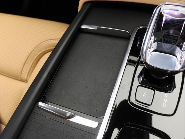 ＸＣ９０ リチャージアルテメットＴ８ＡＷＤプラグインハイブリド　ＰＨＥＶ　電動パノラマサンルーフ　Ｂ＆Ｗプレミアムサウンド　エアサス　３列７人乗り　Ｇｏｏｇｌｅ搭載　ドラレコ　クリスタルシフトノブ　ブラックアッシュウッドパネル　ベンチレーション機能　２２インチＡＷ（23枚目）