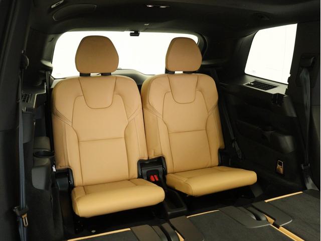 ＸＣ９０ ウルトラ　Ｂ５　ＡＷＤ　パノラマサンルーフ　Ｂ＆Ｗプレミアムサウンド　エアサス　２０２５年モデル　３列７人乗り　Ｇｏｏｇｌｅ　ドラレコ　茶革　クリスタルシフトノブ　ブラックアッシュウッドパネル　ベンチレーション機能　２０ＡＷ（17枚目）