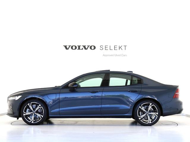 Ｓ６０ リチャジアルティメットＴ６ＡＷＤプラグインハイブリド　ＰＨＥＶ　電動パノラマサンルーフ　Ｇｏｏｇｌｅ搭載　ドラレコ　白革　ベンチレーション機能　リラクゼーション機能　ｈａｒｍａｎ／ｋａｒｄｏｎ　クリスタルシフトノブ　ドリフトウッドパネル　１９インチＡＷ（6枚目）