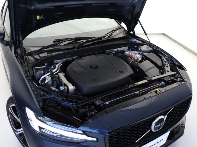 Ｓ６０ リチャジアルティメットＴ６ＡＷＤプラグインハイブリド　ＰＨＥＶ　電動パノラマサンルーフ　Ｇｏｏｇｌｅ搭載　ドラレコ　白革　ベンチレーション機能　リラクゼーション機能　ｈａｒｍａｎ／ｋａｒｄｏｎ　クリスタルシフトノブ　ドリフトウッドパネル　１９インチＡＷ（22枚目）