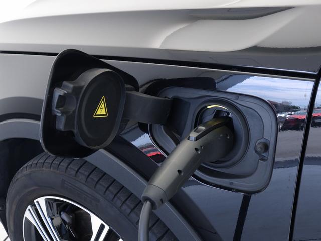 ＸＣ４０ リチャージ　ＰＨＶ　Ｔ５　インスクリプション　ＰＨＥＶ　電動パノラマサンルーフ　２０２１年モデル　前後純正ドラレコ　赤革　ｈａｒｍａｎ／ｋａｒｄｏｎ　クリスタルシフトノブ　ドリフトウッドパネル　前後シートヒーター　１９インチダイヤモンドカットＡＷ（8枚目）
