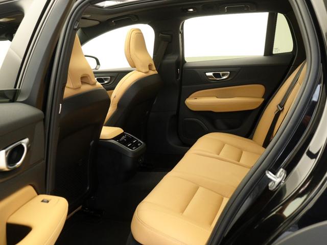 V60 クロスカントリー アルティメット B5 AWD サンルーフ Google搭載 ドラレコ 48V 19インチダイヤモンドカットAW 前後シートヒーター シートエアコン ステアリングホイールヒーター ワイヤレススマホチャージ リニアライムウッドパネル(13枚目)