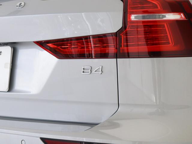 Ｖ６０ アルティメット　Ｂ４　サンルーフ　Ｂ＆Ｗ　Ｇｏｏｇｌｅ　４８Ｖ　クリスタルシフトノブ　ドリフトウッドパネル　ベンチレーション機能　リラクゼーション機能　前後シートヒーター　ステアリングホイールヒーター　１８インチＡＷ（31枚目）