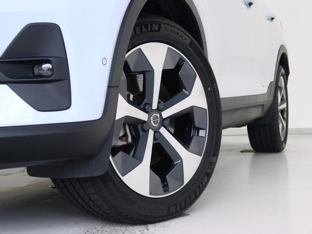 ＸＣ４０ アルティメット　Ｂ４　ＡＷＤ　ピクセルＬＥＤ　２０２４年モデル　Ｇｏｏｇｌｅ搭載　純正３６０°ドラレコ　４８Ｖ　白革　ｈａｒｍａｎ／ｋａｒｄｏｎ　前後シートヒーター　ステアリングヒーター　パワーテールゲート　クリスタルシフトノブ（7枚目）