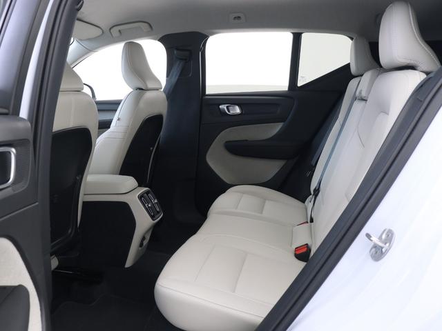 ＸＣ４０ アルティメット　Ｂ４　ＡＷＤ　ピクセルＬＥＤ　２０２４年モデル　Ｇｏｏｇｌｅ搭載　純正３６０°ドラレコ　４８Ｖ　白革　ｈａｒｍａｎ／ｋａｒｄｏｎ　前後シートヒーター　ステアリングヒーター　パワーテールゲート　クリスタルシフトノブ（12枚目）