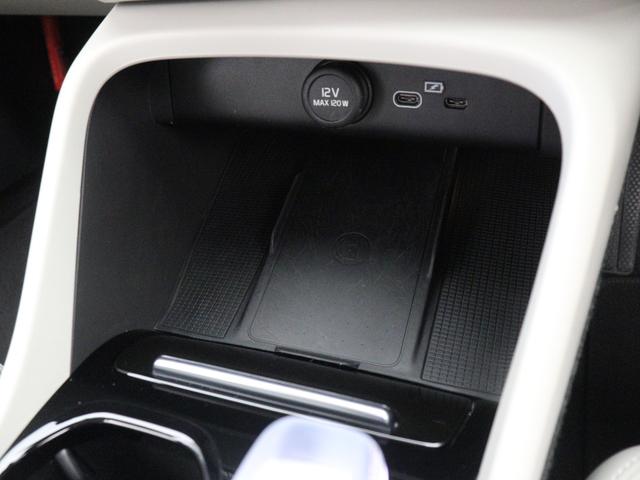 ＸＣ４０ アルティメット　Ｂ４　ＡＷＤ　ピクセルＬＥＤ　２０２４年モデル　Ｇｏｏｇｌｅ搭載　純正３６０°ドラレコ　４８Ｖ　白革　ｈａｒｍａｎ／ｋａｒｄｏｎ　前後シートヒーター　ステアリングヒーター　パワーテールゲート　クリスタルシフトノブ（19枚目）