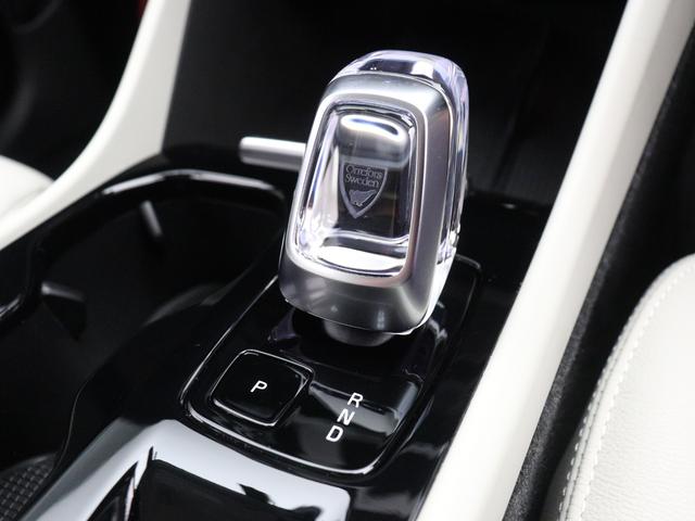 ＸＣ４０ アルティメット　Ｂ４　ＡＷＤ　ピクセルＬＥＤ　２０２４年モデル　Ｇｏｏｇｌｅ搭載　純正３６０°ドラレコ　４８Ｖ　白革　ｈａｒｍａｎ／ｋａｒｄｏｎ　前後シートヒーター　ステアリングヒーター　パワーテールゲート　クリスタルシフトノブ（20枚目）