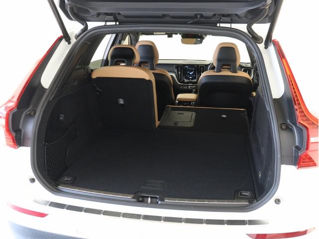 XC60 T5 AWD モーメンタム 2018年モデル ドラレコ 茶革 フロントパワーシート シートヒーター パワーテールゲート 360°カメラ 18インチAW アイアンオレアルミニウムパネル LEDヘッドライト ダークティンテッドガラス(26枚目)