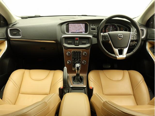 V40 T3 インスクリプション 2019年モデル 茶革 harman/kardon モダンウッドパネル シートヒーター リアビューカメラ LEDヘッドライト パドルシフト 17インチAW レーンキープ 追従クルーズコントロール(4枚目)