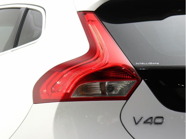 V40 T3 インスクリプション 2019年モデル 茶革 harman/kardon モダンウッドパネル シートヒーター リアビューカメラ LEDヘッドライト パドルシフト 17インチAW レーンキープ 追従クルーズコントロール(24枚目)
