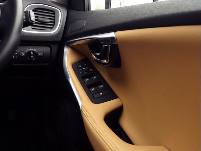 V40 T3 インスクリプション 2019年モデル 茶革 harman/kardon モダンウッドパネル シートヒーター リアビューカメラ LEDヘッドライト パドルシフト 17インチAW レーンキープ 追従クルーズコントロール(31枚目)