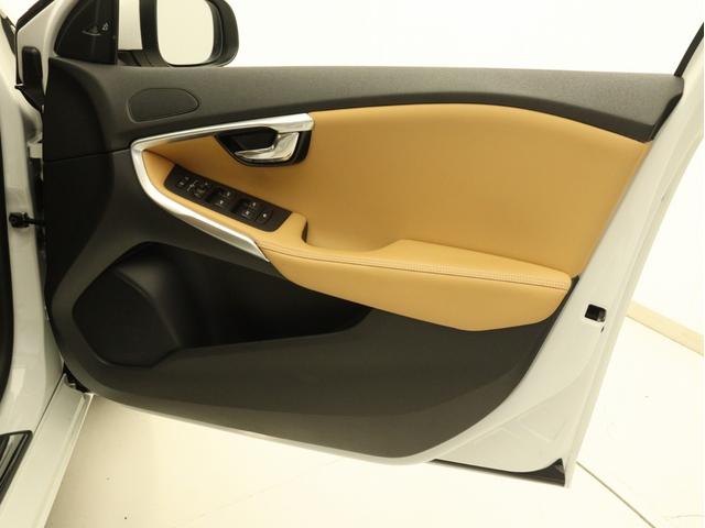 V40 T3 インスクリプション 2019年モデル 茶革 harman/kardon モダンウッドパネル シートヒーター リアビューカメラ LEDヘッドライト パドルシフト 17インチAW レーンキープ 追従クルーズコントロール(32枚目)