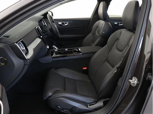 Ｖ６０ ウルトラ　Ｔ６　ＡＷＤ　プラグインハイブリッド　ＰＨＥＶ　サンルーフ　Ｇｏｏｇｌｅ搭載　ドラレコ　前後シートヒーター　ステアリングホイールヒーター　リラクゼーション機能　ベンチレーション機能　クリスタルシフトノブ　ドリフトウッドパネル　１９ＡＷ（13枚目）