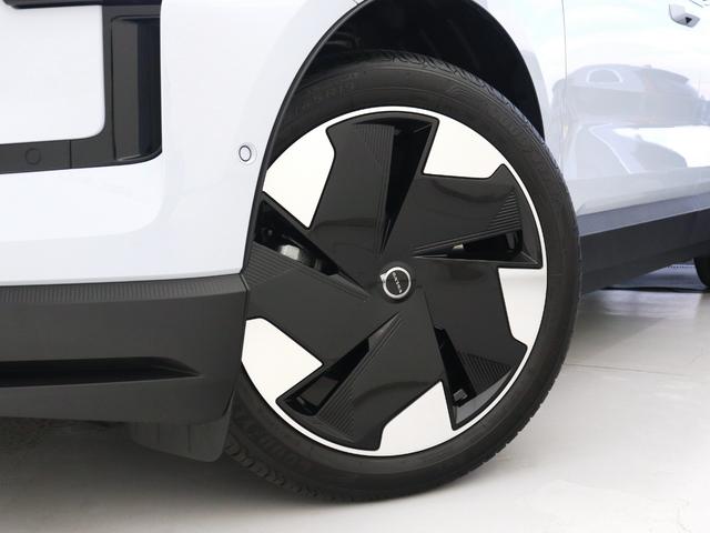 EX30 ウルトラシングルモーター エクステンデッドレンジ 電気自動車 パノラマガラスルーフ Google搭載 ドラレコ harman/kardon シートヒーター ステアリングヒーター パワーテールゲート 3Dビュー機能付360°カメラ 19インチAW(10枚目)