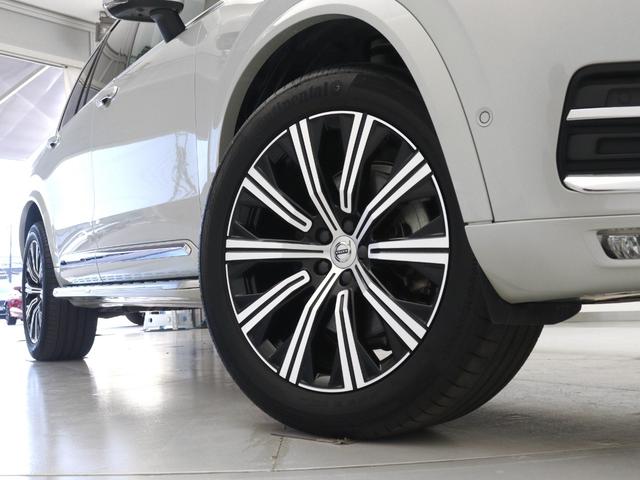 １０スポーク９．０Ｊ×２０インチダイヤモンドカット／ブラックアルミホイール。衝突回避・被害軽減ブレーキシステムやパイロット・アシストなど、数多くの先進安全・運転支援機能を標準装備。