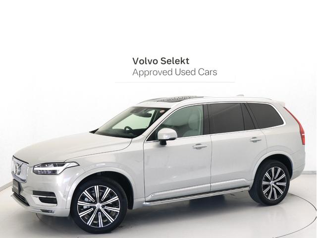 【ダークティンテッド・ガラス】リア・ウインドー５面には、日差しを和らげ、プライバシー効果も高まるダークティンテッド・ガラスを採用しています。