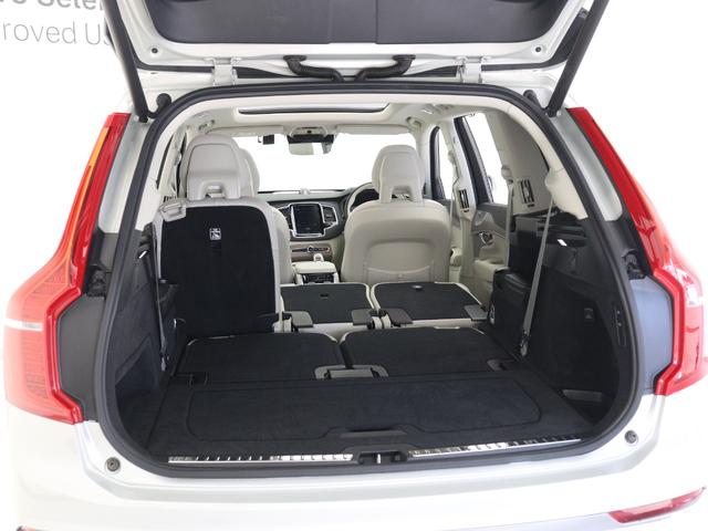 ２列目と３列目のシートを使用しないときには折りたたむことができ、３２パターンのシートアレンジが可能になっています。リアサスペンションの張り出しも殆ど無く、大きな荷物も気にせずに積み込めます。