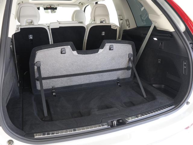 ラゲッジルームには、パーテーションを装備しています。これにより、荷物の区別だけでなく、少量の荷物を載せるときにも荷物への衝撃を最小限に抑えることができます。