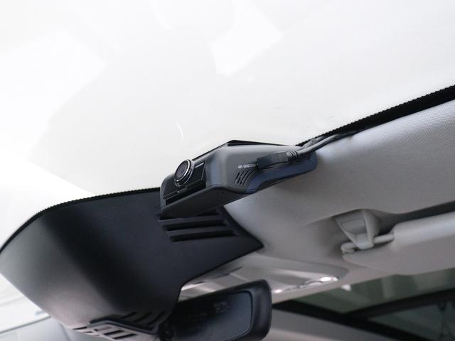 【ボルボ・ドライブレコーダー　駐車監視機能付】フロントカメラ４Ｋ、リアカメラＱＨＤの高画質にＣＭＯＳイメージセンサーを適用し、前方／後方において昼夜間の映像を鮮明に録画することができます。