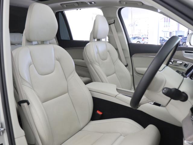 パーフォレーテッド・ファインナッパレザーシートはフロントベンチレーション機能とリラクゼーション機能を標準装備しています。