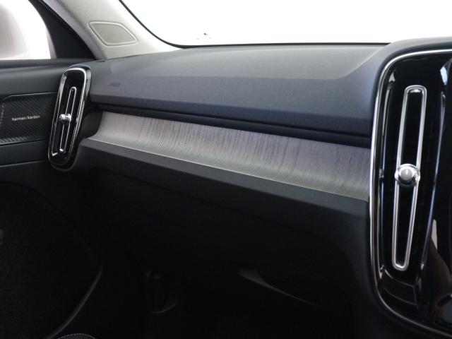 ＸＣ４０ アルティメット　Ｂ４　ＡＷＤ　サンルーフ　ピクセルＬＥＤ　Ｇｏｏｇｌｅ搭載　４８Ｖ　ｈａｒｍａｎ／ｋａｒｄｏｎ　前後シートヒーター　ステアリングホイールヒーター　パワーテールゲート　３６０°カメラ　クリスタルシフトノブ　１９ＡＷ（16枚目）