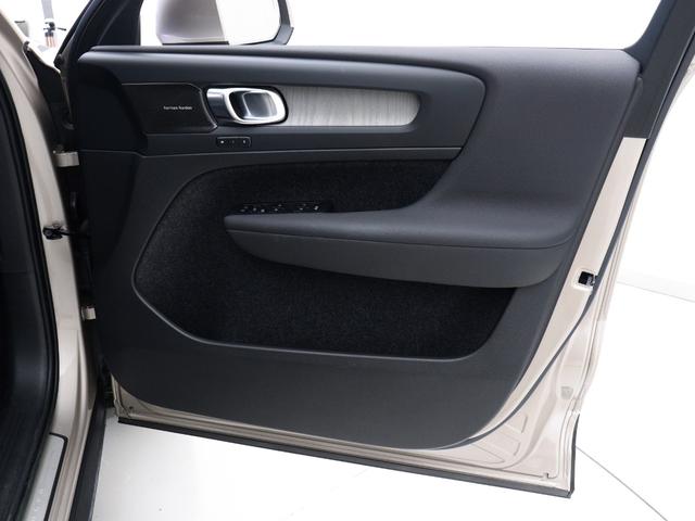 ＸＣ４０ アルティメット　Ｂ４　ＡＷＤ　サンルーフ　ピクセルＬＥＤ　Ｇｏｏｇｌｅ搭載　４８Ｖ　ｈａｒｍａｎ／ｋａｒｄｏｎ　前後シートヒーター　ステアリングホイールヒーター　パワーテールゲート　３６０°カメラ　クリスタルシフトノブ　１９ＡＷ（38枚目）