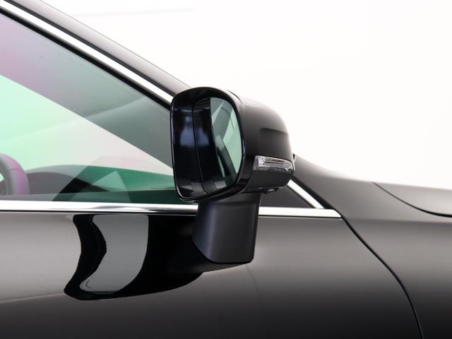 ターンシグナルランプ内蔵ドアミラーが被視認性に優れる場所に設置され、巻き込みや右直事故のリスクを軽減してくれます。