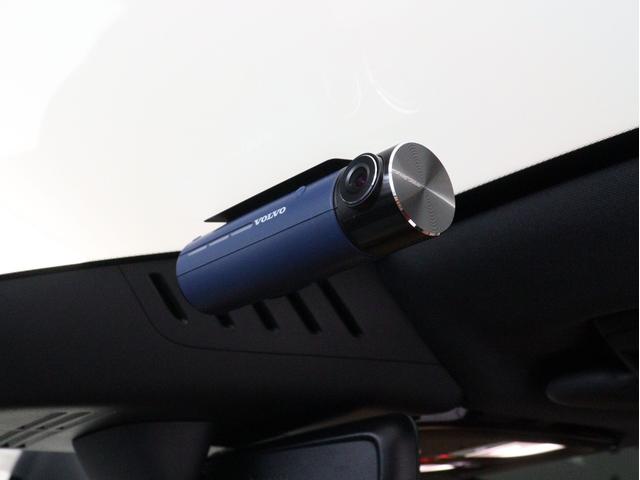 【ボルボ・ドライブレコーダー　フロント＆リアセット】解像度１９２０×１０８０画素のフルＨＤにＣＭＯＳイメージセンサーを適用し、前方／後方において昼夜間の映像を鮮明に録画することができます。