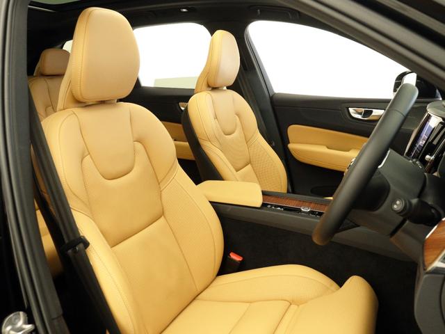 パーフォレーテッド・ファインナッパレザーシートはフロントベンチレーション機能とリラクゼーション機能を標準装備しています。