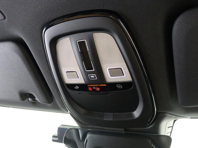 【エマージェンシー・アシスタンス】ＳＯＳボタンは、車両が始動しない場合、パンクした場合、または事故に遭った場合などの緊急時に支援の要請に使用できるため、安心感を高めることができます。